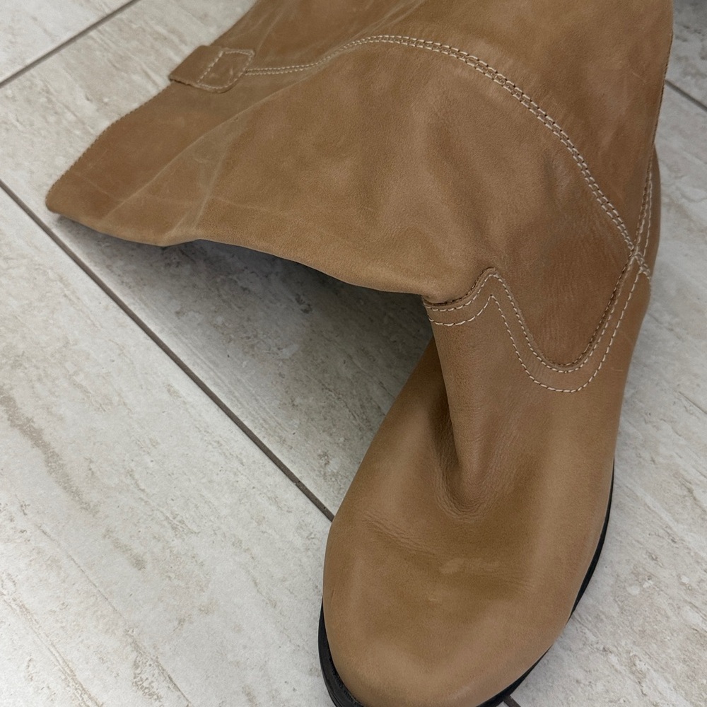 Beige ladies boots ..new .. size 9.5M white stitched
Leather upper - Picture 2 of 7